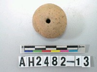 藏品(紅色細砂刺點陶紡輪)的圖片